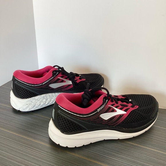 Brooks Addiction 13 Women's Black Pink Running Shoes New Without Box 7.5M $139 - Picture 2 of 4